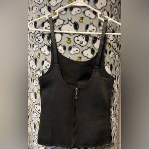 Women's shaping girdles